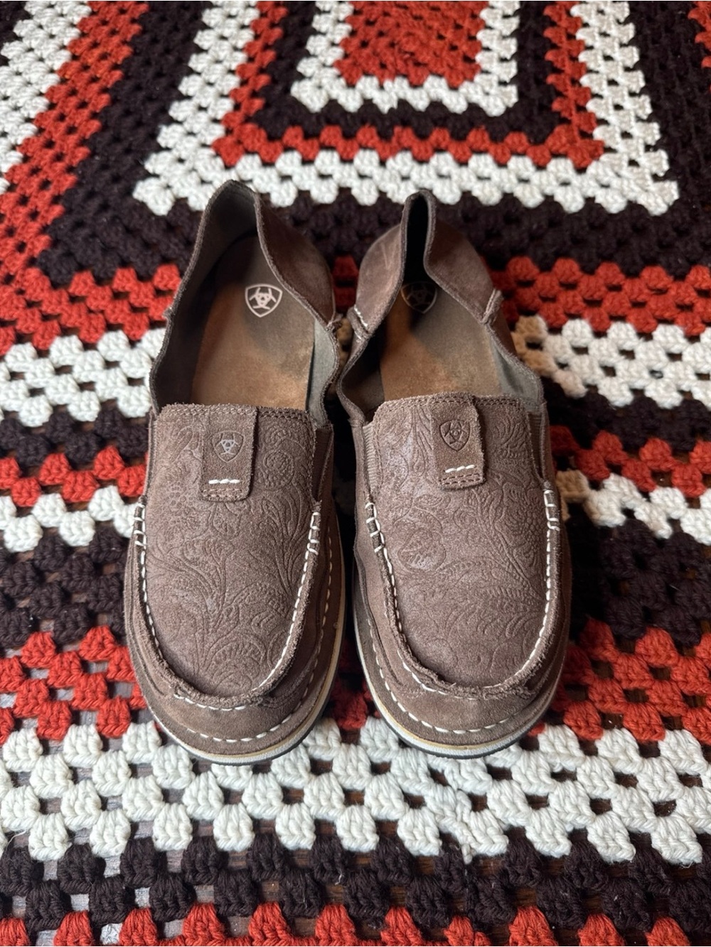 brown ariat cruisers